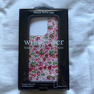 Wildflower Case Berry World Iphone 16pro